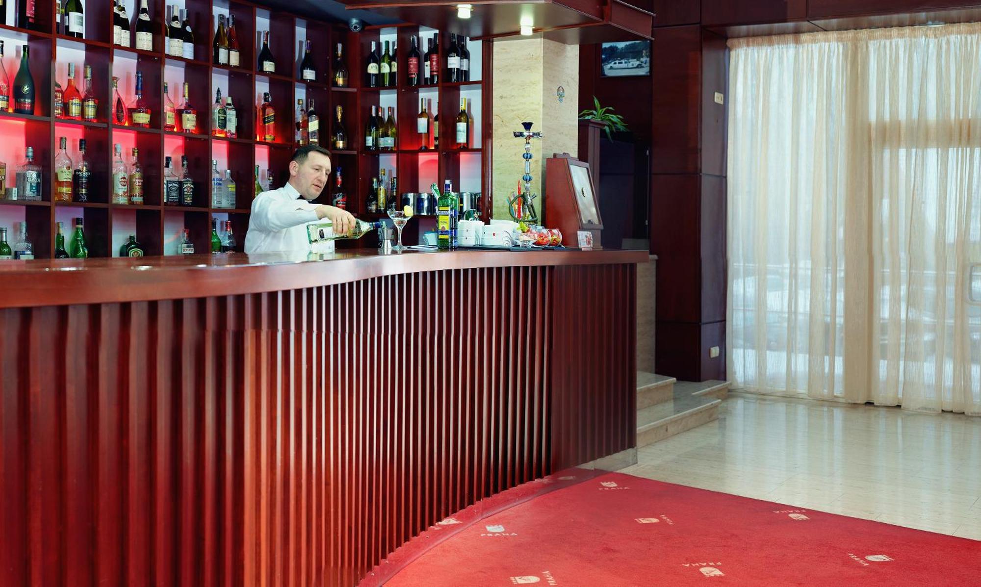 Hotel Praha Uzjhorod Exteriör bild