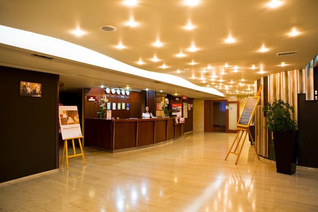 Hotel Praha Uzjhorod Exteriör bild